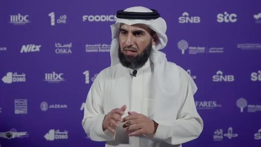 "انظروا إلى الفرص بعقل متزن لا بعجلة، ولا تقارنوا أنفسكم بغيركم فلكلٍ مساره وقدراته". ‏ياسر الحزيمي،
